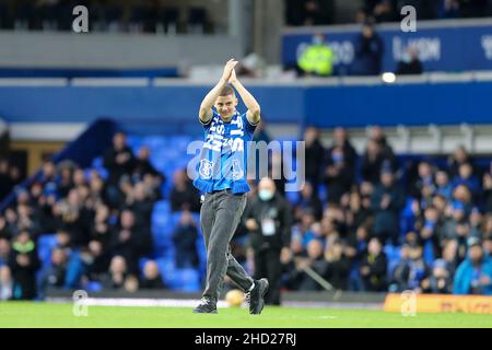 Everton, Royaume-Uni.02nd janvier 2022.Everton nouvelle signature Vitaliy Mykolenko est présenté aux fans de Goodison.Premier League Match, Everton v Brighton & Hove Albion au Goodison Park de Liverpool le dimanche 2nd janvier 2022. Cette image ne peut être utilisée qu'à des fins éditoriales.Utilisation éditoriale uniquement, licence requise pour une utilisation commerciale.Aucune utilisation dans les Paris, les jeux ou les publications d'un seul club/ligue/joueur. photo par Chris Stading/Andrew Orchard sports Photography/Alamy Live News crédit: Andrew Orchard sports Photography/Alamy Live News Banque D'Images