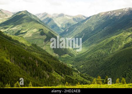 Belle vue sur la montagne de Fagaras en Roumanie Banque D'Images