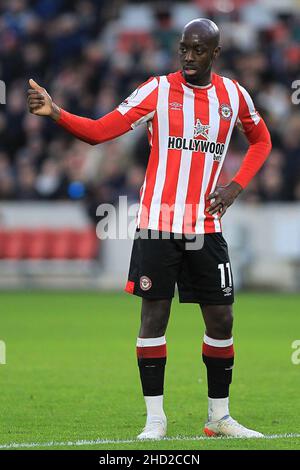 Londres, Royaume-Uni.02nd janvier 2022.Yoane Wissa de Brentford regarde.Premier League Match, Brentford v Aston Villa au Brentford Community Stadium de Brentford, Londres, le dimanche 2nd janvier 2022. Cette image ne peut être utilisée qu'à des fins éditoriales.Utilisation éditoriale uniquement, licence requise pour une utilisation commerciale.Aucune utilisation dans les Paris, les jeux ou les publications d'un seul club/ligue/joueur. photo par Steffan Bowen/Andrew Orchard sports photographie/Alay Live news crédit: Andrew Orchard sports photographie/Alay Live News Banque D'Images