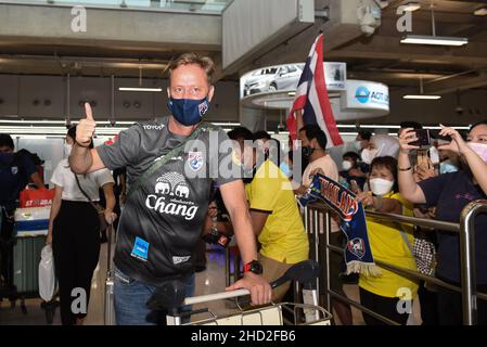 Province de Samut Prakan, Thaïlande.2nd janvier 2022. À l'aéroport de Suvarnabhumi, Thaïlande, le 02 janvier 2022.Alexandre Polking aka 'Mano Polking' est l'entraîneur-chef de l'équipe nationale de football des hommes thaïlandais.Est un autre cerveau qui a aidé l'équipe à gagner la coupe Suzuki AFF 2020 avec succès.(Credit image: © Teera Noisakran/Pacific Press via ZUMA Press Wire) Banque D'Images