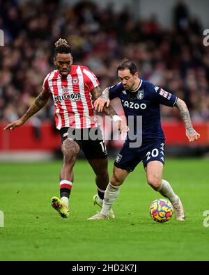 Londres, Royaume-Uni.02nd janvier 2022.Ivan Toney #17 de Brentford lutte avec Danny ings #20 d'Aston Villa à Londres, Royaume-Uni le 1/2/2022.(Photo par Ashley Crowden/News Images/Sipa USA) crédit: SIPA USA/Alay Live News Banque D'Images