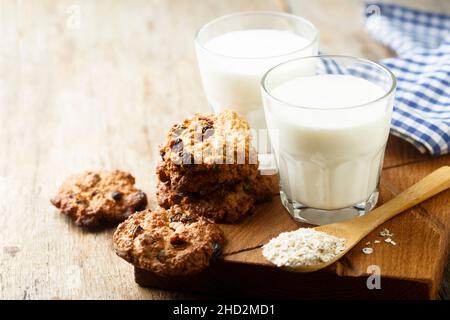 Biscuits traditionnels aux flocons d'avoine avec raisins secs Banque D'Images