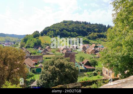 Village de Biertan, (Birthälm) et paysage environnant, comté de Sibiu, Roumanie.Vu de l'église fortifiée de Biertan, qui est un monde de l'UNESCO il Banque D'Images