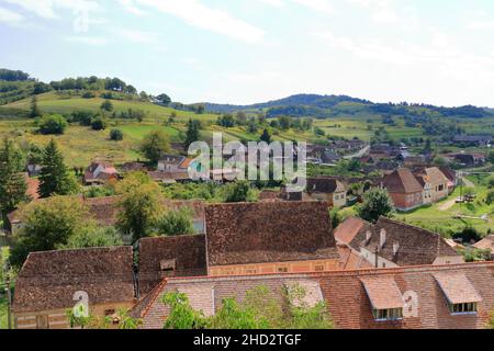 Village de Biertan, (Birthälm) et paysage environnant, comté de Sibiu, Roumanie.Vu de l'église fortifiée de Biertan, qui est un monde de l'UNESCO il Banque D'Images