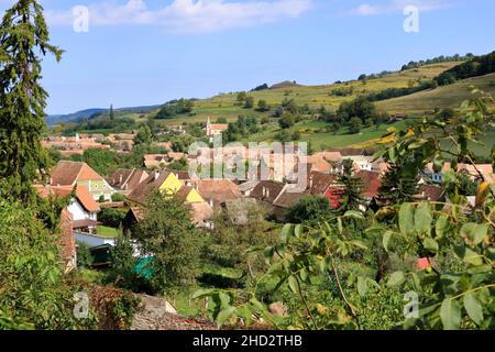 Village de Biertan, (Birthälm) et paysage environnant, comté de Sibiu, Roumanie.Vu de l'église fortifiée de Biertan, qui est un monde de l'UNESCO il Banque D'Images