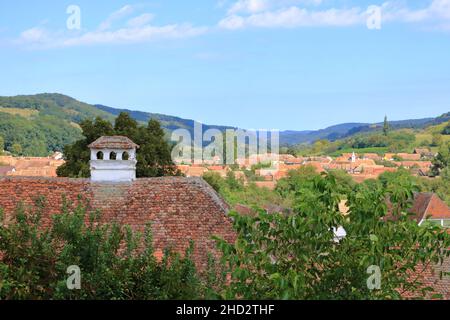 Village de Biertan, (Birthälm) et paysage environnant, comté de Sibiu, Roumanie.Vu de l'église fortifiée de Biertan, qui est un monde de l'UNESCO il Banque D'Images