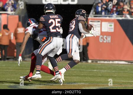 Chicago, États-Unis.02nd janvier 2022.Chicago Bears Tashaun Gipson (38) intercepte le ballon contre les New York Giants au Soldier Field à Chicago le dimanche 2 janvier 2022.Photo par Mark Black/UPI crédit: UPI/Alay Live News Banque D'Images