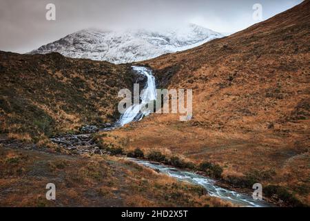 Cascade près de Sligachan sur l'île de Skye en Écosse Banque D'Images