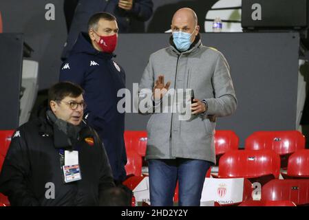 Philippe Clément de Belgique, nouvel entraîneur d'AS Monaco (à droite) s'entretient avec le vice-président d'AS Monaco Oleg Petrov lors de la coupe de France, ronde 32, match de football entre Quevilly Rouen Metropole (QRM) et AS Monaco (ASM) le 2 janvier 2022 au Stade Robert Diochon au petit-Quevilly près de Rouen,France - photo Jean Catuffe / DPPI Banque D'Images