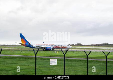 MANCHESTER, ANGLETERRE- 27 novembre 2021 : Jet2 Boeing 737-8mg à l'aéroport de Manchester en Angleterre Banque D'Images