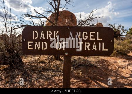 Panneau Dark Angel End of Trail dans le parc national d'Arches Banque D'Images