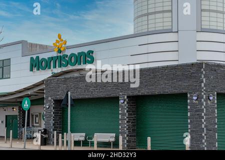 CHESTER, ANGLETERRE, Royaume-Uni - 25 DÉCEMBRE 2021 : vue de face d'un supermarché Morrissons Banque D'Images