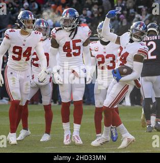 Chicago, États-Unis.02nd janvier 2022.Le cornerback des New York Giants James Bradberry (24) célèbre son interception contre les ours de Chicago à Soldier Field, à Chicago, le dimanche 2 janvier 2022.Bears a gagné 29-3.Photo par Mark Black/UPI crédit: UPI/Alay Live News Banque D'Images