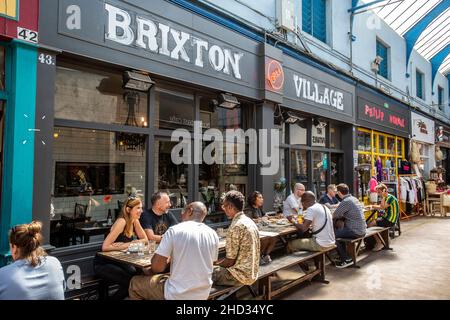 Brixton Village, un marché intérieur populaire d'art, d'artisanat, de bars et de nourriture du monde entier Banque D'Images