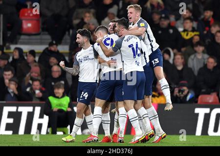 Ben Whiteman, de Preston North End, est félicité après avoir obtenu un score pour atteindre son objectif 1-0 - AFC Bournemouth v Preston North End, Sky Bet Championship, Vitality Stadium, Bournemouth, Royaume-Uni - 3rd novembre 2021 usage éditorial exclusif - restrictions DataCo applicables Banque D'Images