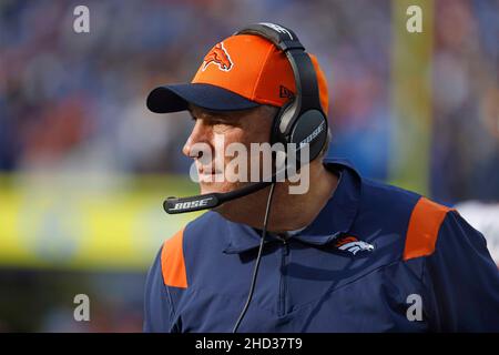 Inglewood, Californie, États-Unis.02nd janvier 2022.L'entraîneur chef Vic Fangio de Denver Broncos en action pendant le match de la NFL entre les Chargers de Los Angeles et les Broncos de Denver au stade SOFI d'Inglewood, en Californie.Charles Baus/CSM/Alay Live News Banque D'Images