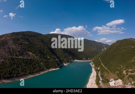 Lac Fiastra dans la province de Macerata dans la région des Marches en Italie Banque D'Images