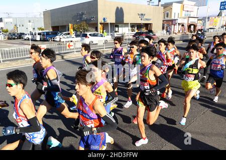 Préfecture de Gunma Goverment, Gunma, Japon.1st janvier 2022.2022 1New an Ekiden 2022 1st section, 1 JANVIER 2022 - Ekiden :nouvel an Ekiden 2022 66th tous les Japonais Industrial Ekiden Race 1st section à Gunma Préfecture Goverment, Gunma, Japon.Credit: Jun Tsukida/AFLO SPORT/Alay Live News Banque D'Images