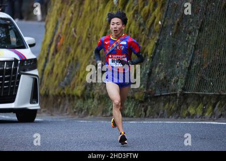 Kanagawa, Japon.2nd janvier 2022.Yuta Mikami () Athlétisme : le Hakone Ekiden 98th, Tokyo-Hakone Round-Trip College Ekiden Race, 5th Section à Kanagawa, Japon .Credit: AFLO/Alay Live News Banque D'Images