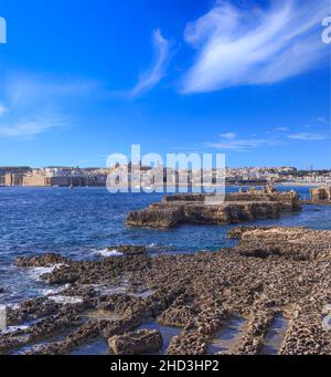 Les plus beaux villages d'Italie: Otranto.Situé sur un éperon rocheux sur la côte la plus à l'est de l'Italie, Otrante se trouve à environ 45km minutes de Lecce. Banque D'Images