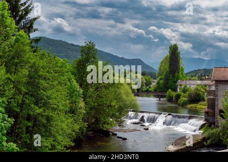 Rivière Salat à Saint-Girons, en France Banque D'Images