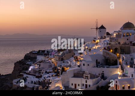 Crépuscule à Oia, Santorin, Grèce Banque D'Images