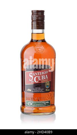 Samara, Russie - décembre 2021.Vue de face du rhum Santiago de cuba anejo bouteille isolée sur blanc Banque D'Images