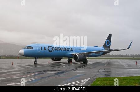 Batumi, Géorgie - novembre 2021.Airbus A321 neo de la compagnie aérienne française la Compagnie à l'aéroport le jour des pluies Banque D'Images
