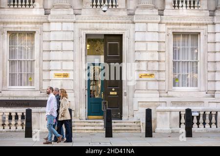 Entrée du Cabinet Office, bâtiment du gouvernement au 70 Whitehall, Westminster, SW1, Londres, Angleterre,ROYAUME-UNI Banque D'Images