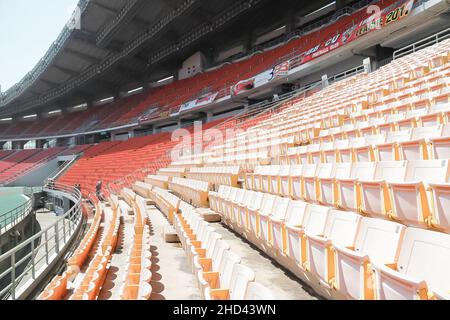 Stade national de Rajamangala avec aucune personne présente et sièges vides.Circuit de course et stade de football à Bangkok, Thaïlande. Banque D'Images