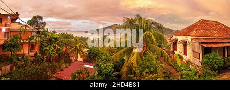 Lever de soleil sur Hell ville, Nosy Be, Madagascar Banque D'Images