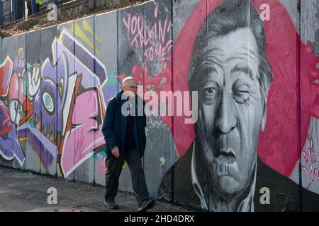 Un grand morceau d'art de rue est vu avec l'acteur américain Robert de Niro - Portsmouth / Bolton Wanderers, Sky Bet League One, Fratton Park, Portsmouth, Royaume-Uni - 30th octobre 2021 usage éditorial seulement - restrictions DataCo Banque D'Images