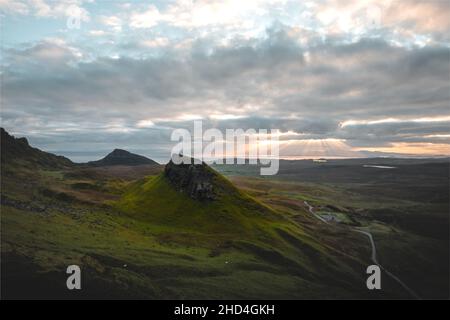 Vue aérienne du Quiraing et des environs de l'île de Skye, automne 2021 Banque D'Images