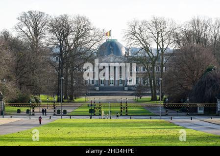 Laeken, région de Bruxelles-capitale - Belgique - 01 01 2022: Vue sur le domaine royal et le Palais du Roi de Belgique Banque D'Images