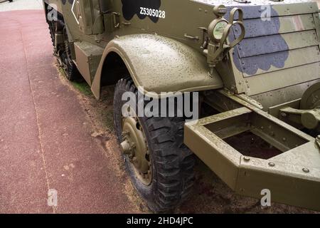 Arromanches, France - 2 août 2021 : VÉHICULE militaire AMÉRICAIN de la Seconde Guerre mondiale à Arromanches, site du débarquement allié en Normandie Banque D'Images