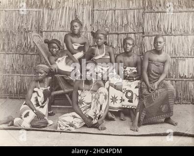 Photographie vintage de la fin du 19th siècle : filles swahili, Zanzibar, Afrique de l'est. Banque D'Images