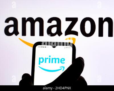 Sur cette photo, le logo Amazon Prime apparaît sur un smartphone Banque D'Images