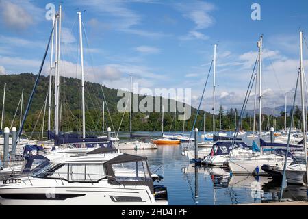 Marina sur le lac Windermere à Cumbria, Royaume-Uni Banque D'Images