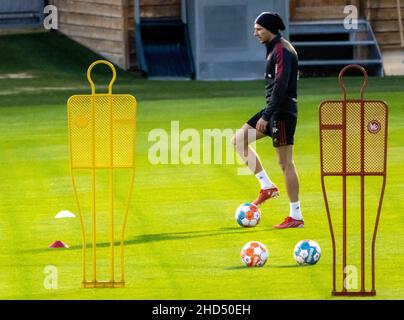 Munich, Allemagne.03rd janvier 2022.Football: Bundesliga, Leon Goretzka s'entraîne pour le début de l'entraînement du FC Bayern dans la nouvelle année.Credit: Peter Kneffel/dpa/Alay Live News Banque D'Images