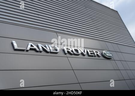 Palma de Majorque, Espagne ; janvier 02 2022 : concessionnaire automobile de la marque de luxe Land Rover, dans un parc industriel de la ville de Palma de Majorque, SPAI Banque D'Images