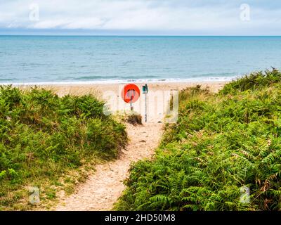 Traeth près de plage sur la côte galloise Penbryn dans Ceredigion. Banque D'Images