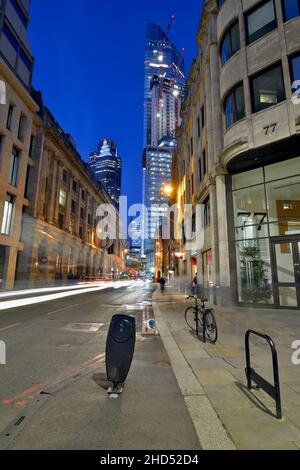 Décembre soir Gracechurch Street, jonction de Lombard et Fenchurch Street, City of London, Royaume-Uni Banque D'Images