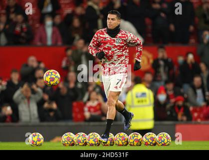 Cristiano Ronaldo de Manchester United s'échauffe avant le match de la Premier League à Old Trafford, Manchester.Date de la photo: Lundi 3 janvier 2022. Banque D'Images