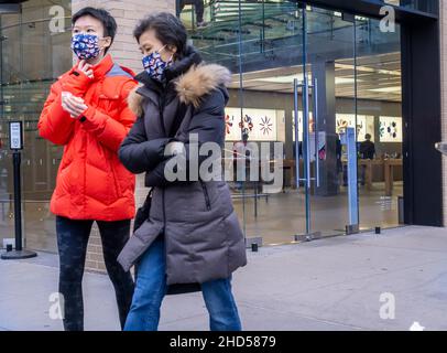 La boutique Apple dans le quartier de Meatpacking à New York le mardi 28 décembre 2021.Apple est limité au nombre de clients dans ses magasins pour la collecte en ligne, la navigation et les visites des Genius bars.(© Richard B. Levine) Banque D'Images