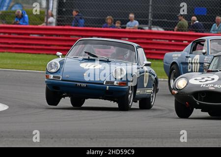 Virage sur trois roues, George Gamble, Sebastian Perez, Porsche 911, International Trophy pour Classic GT Cars - Pre 1966, une mini-course d'endurance pour Banque D'Images