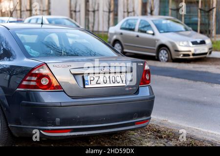 Gros plan de l'arrière d'une voiture Ford Mondeo garée sur une place de stationnement Banque D'Images