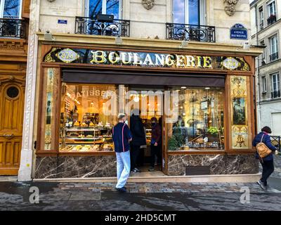 Paris, France, Front des magasins, personnes en attente devant Old French Bread Bakery, enseigne boulangerie pâtisserie, rue, boulangerie rétro boulangerie, quartier de paris, bâtiment Banque D'Images