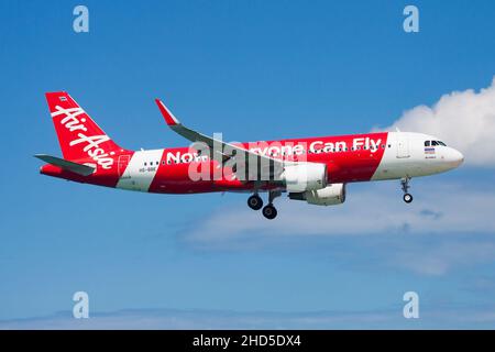 Phuket, Thaïlande - 25 novembre 2013 : avion passager AirAsia à l'aéroport.Planifier un vol.Aviation et aéronefs.Transport aérien.International Banque D'Images