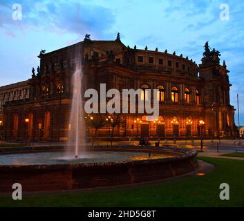 Semperoper l'Opéra de Dresde Saxe Allemagne. Banque D'Images