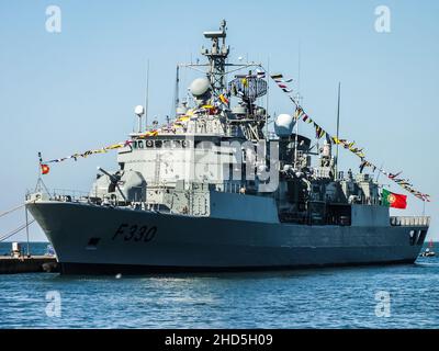 Frégate de la marine portugaise NRP Vasco da Gama (F330) à la base navale de Lisbonne, à Almada, lors des célébrations de l'anniversaire de la marine portugaise de 2013. Banque D'Images